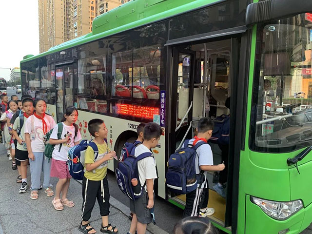 从家门口到校门口,泸州公交全力护航您的“通学路”(图4) 4.jpg