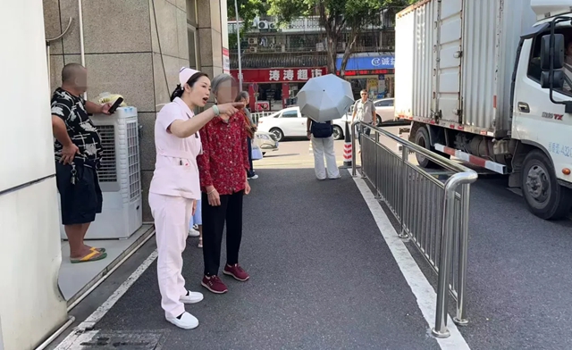 西南医大中医院成立“就医帮帮团”,看病有问题,找她们!(图1) 1.jpg