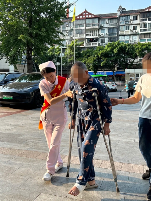 西南医大中医院成立“就医帮帮团”,看病有问题,找她们!(图4) 4.jpg