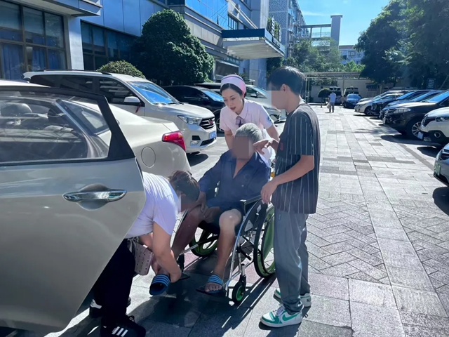 西南医大中医院成立“就医帮帮团”,看病有问题,找她们!(图5) 5.jpg