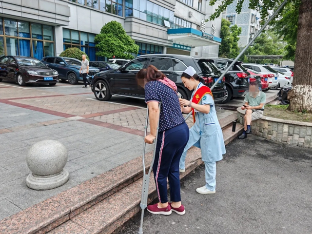 西南医大中医院成立“就医帮帮团”,看病有问题,找她们!(图11) 11.jpg