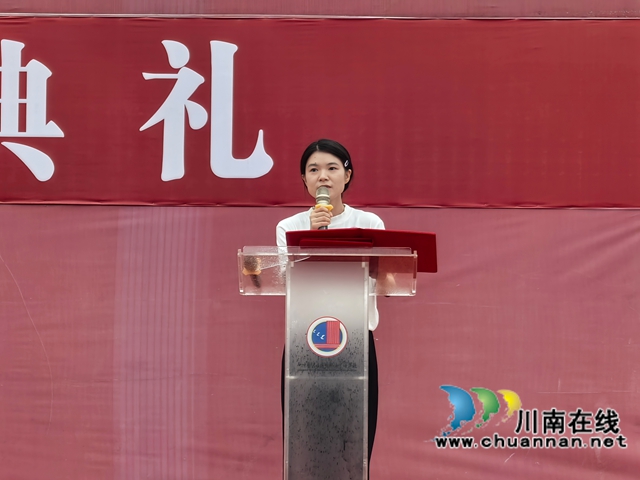 教师代表张婷.jpg