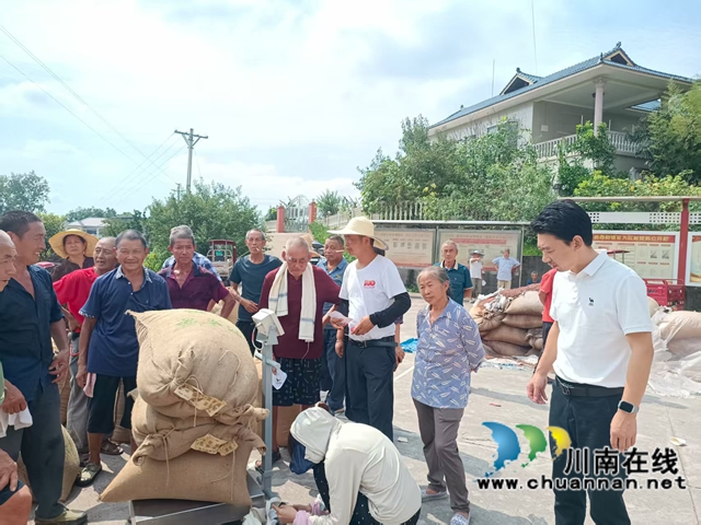 百和镇军大丘村高粱收购现场2（张学前摄）.jpg