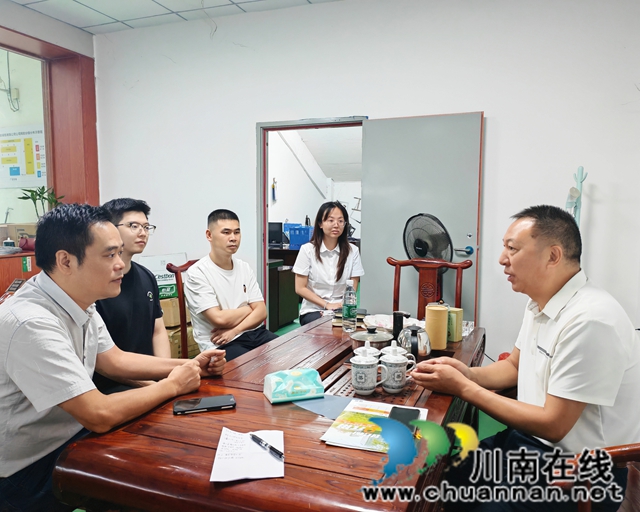 走访组在泸县方洞镇四川富郎箱包有限公司开展调研1.jpg