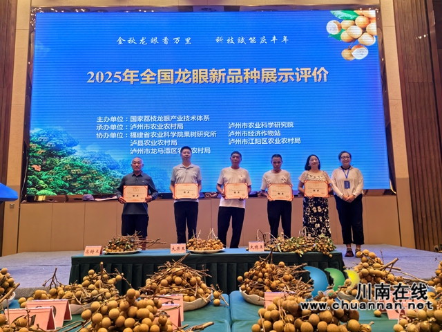 银奖获得者（曾佐然摄）.jpg
