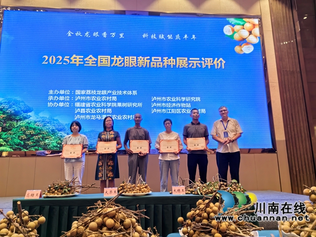 金奖获得者（曾佐然摄）.jpg