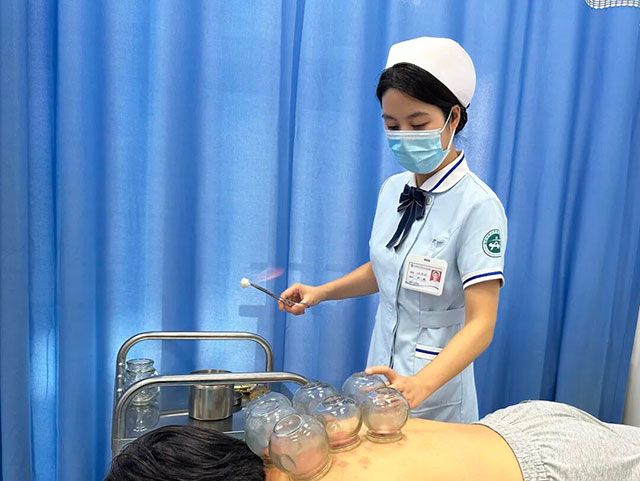 紫得发黑！拔罐后的颜色竟暗示……