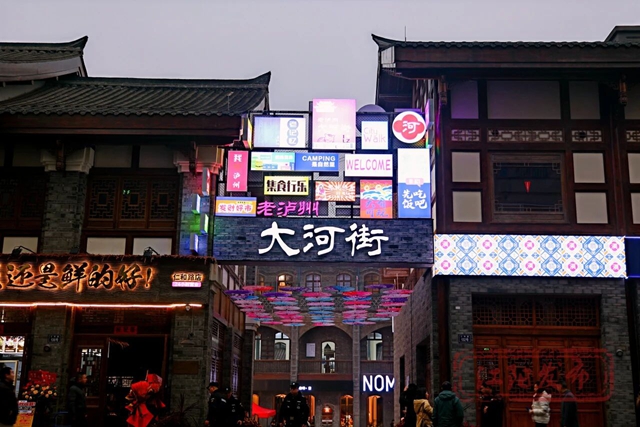 泸州大河街:城墙下把咖啡喝,川剧窝里涮火锅(图2) 2.jpg