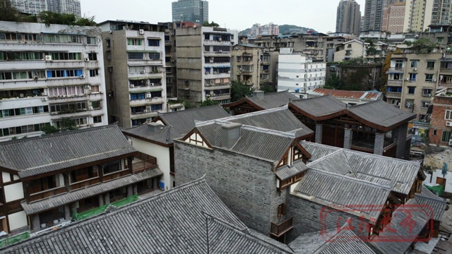 泸州大河街:城墙下把咖啡喝,川剧窝里涮火锅(图1) 1.jpg