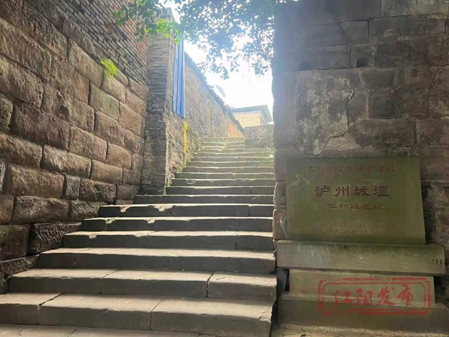 泸州大河街:城墙下把咖啡喝,川剧窝里涮火锅(图5) 5.jpg