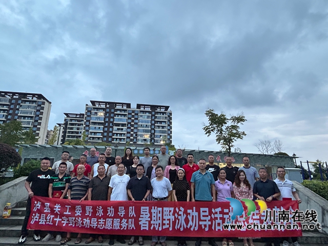 合影（龙洪艳摄）.jpg