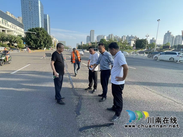 路面 “小修补” 守护出行 “大安全”！龙马潭区精修道路解民忧
