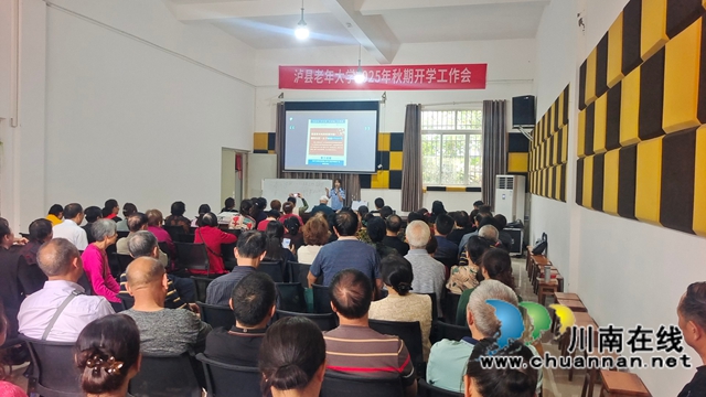 民警讲解防诈骗知识（游安绪摄）.jpg