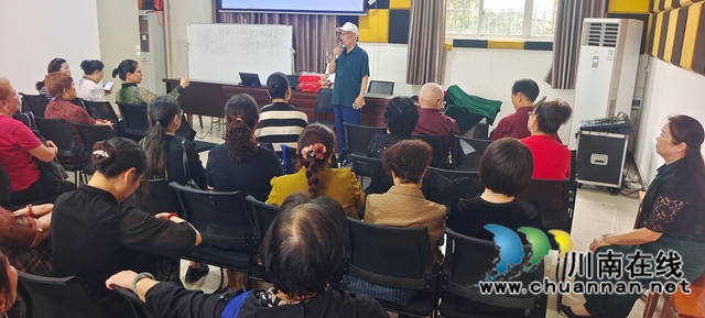老中医讲解养生知识（游安绪摄）.jpg