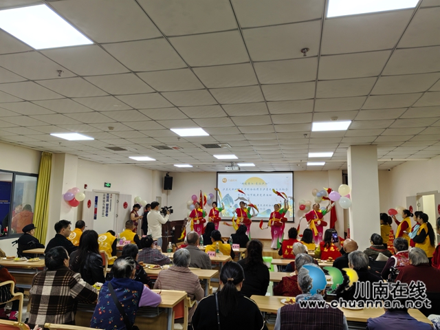 重阳节文艺表演（曾佐然摄）.jpg