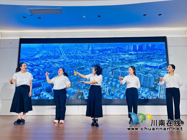 快板表演（龙洪艳摄）.jpg