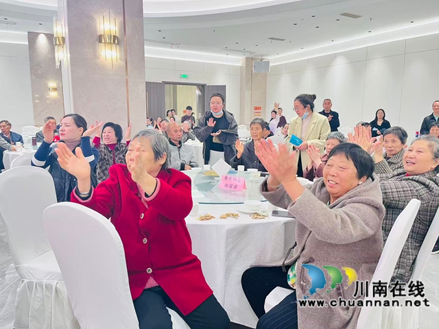 老年人积极参与（龙洪艳摄）.jpg