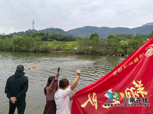 比赛现场1（曾佐然摄）.jpg