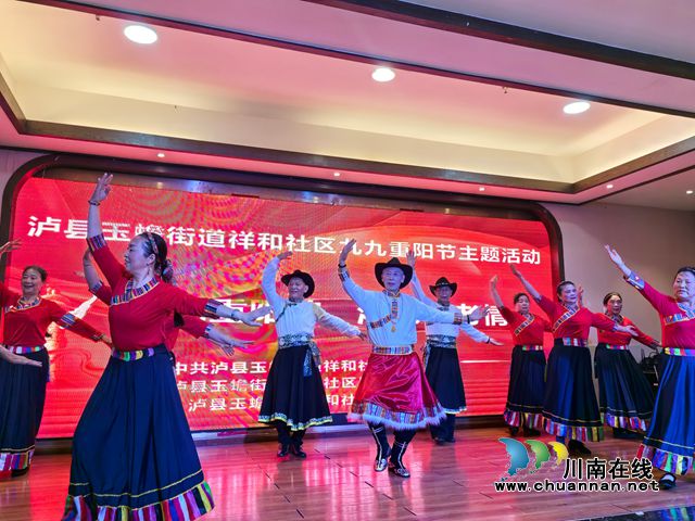 夕阳红队表演《阿隆拉姆》（曾佐然摄）.jpg