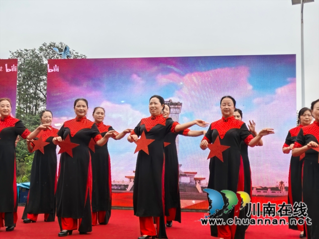 舞蹈表演（曾佐然摄）.jpg
