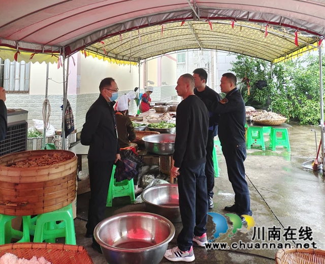 泸县市场监管局开展重阳节“坝坝宴”专项检查