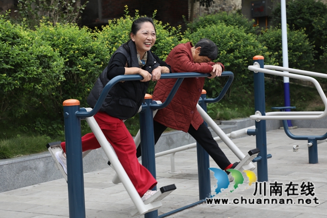 胡市滨江路休闲运动一角.JPG