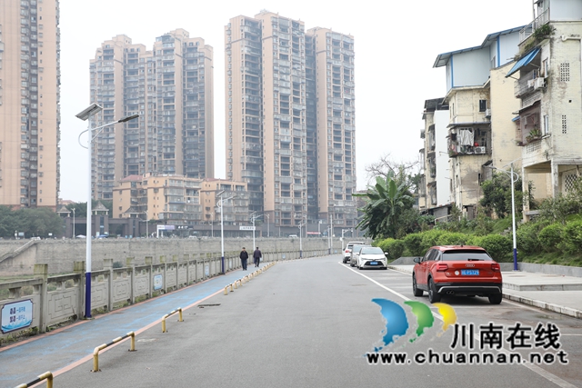 胡市滨江路的路灯.JPG