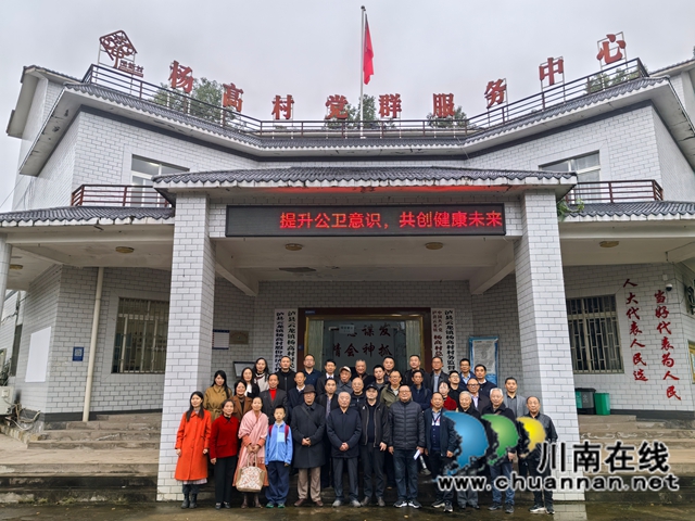 在和美乡村阳高村采风合影（曾佐然摄）.jpg