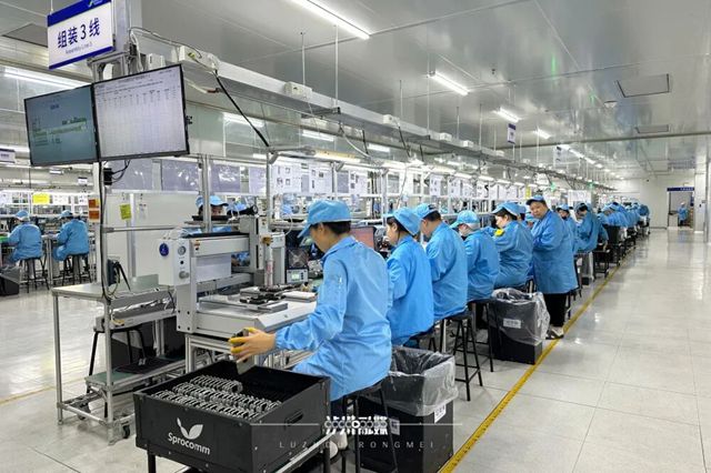 新一批“泸州造”加紧备货中：千人车间忙赶单，客户驻厂等交货