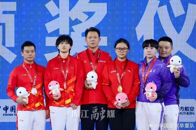 内江姑娘方淋，全运会上一“举”夺金