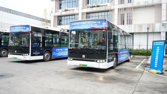筑牢安全防线 锤炼驾驶精兵|泸州市第二十届职工职业技能大赛公交车长谨慎驾驶技能比赛开赛(图4) 4.jpg