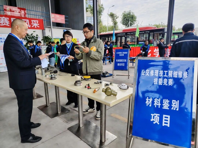 精业笃行守安全 磨砺技能展风采|泸州公交修理技工精细维修技能竞赛开赛(图8) 8.jpg