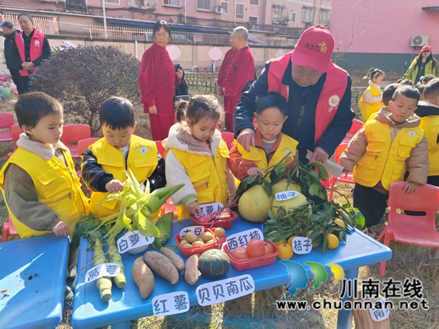 银龄助成长 农耕传文化|泸县玄滩镇关工委农耕文化宣传活动走进幼儿园(图2) 农2.jpg
