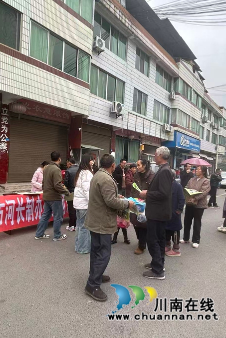 泸州市、毕节市河湖长制联合宣传进乡村(图2) 毕节3.jpg