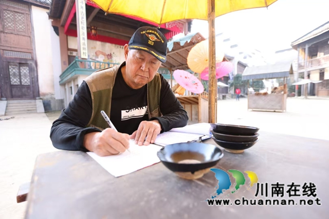 血梅燃赤梦 泸水映初心——评执着的导演张进军(图2) 2.jpg