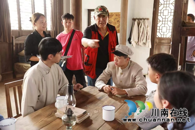 血梅燃赤梦 泸水映初心——评执着的导演张进军(图6) 6.jpg