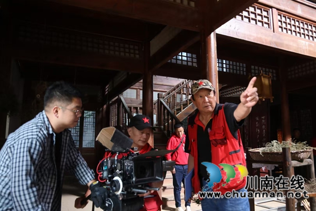 血梅燃赤梦 泸水映初心——评执着的导演张进军(图7) 7.jpg