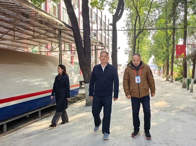 泸州市人大常委会副主任、泸县县委书记李仁军到泸县建校开展调研(图2) 军2.jpg