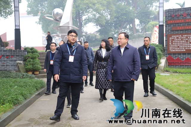 邹清汇报2.JPG