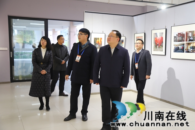 泸县县委常委、常务副县长周仁树到泸县一中调研