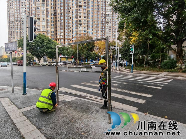 龙马潭区综合行政执法局：优化城市空间 保障市民出行安全