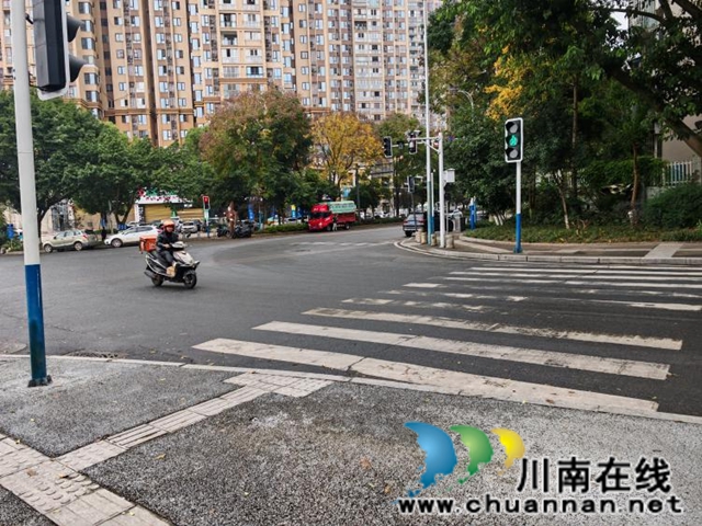 龙马潭区综合行政执法局:优化城市空间 保障市民出行安全(图2) 图片2.jpg