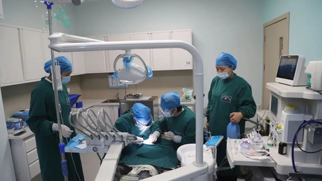 8岁男孩下巴后缩,成为同学嘲笑对象!(图2) 牙2.jpg