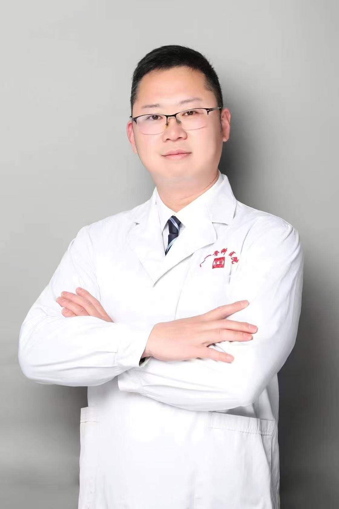 今天，成都八一骨科医院专家来合江县中医医院义诊