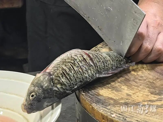 吃鲫鱼不用怕刺了！内江“隐形去刺”绝活认证成功