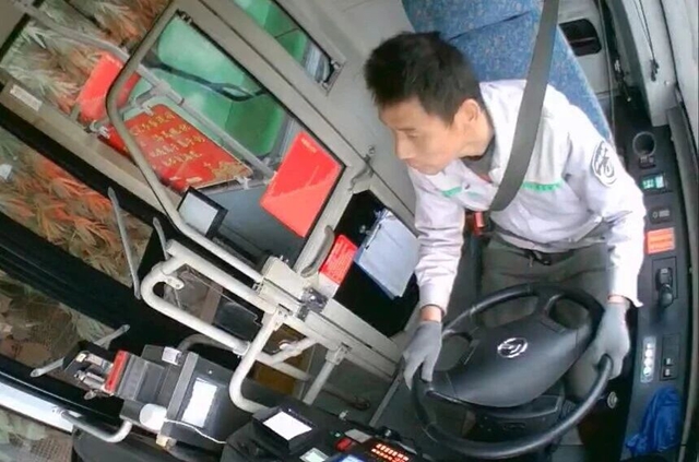 市民乘客致信泸州公交：你们的专业热心，让我们温暖安心