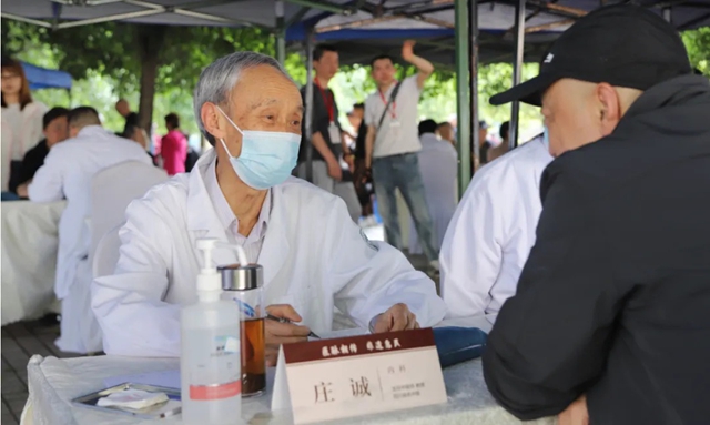 “幺儿：我又找不到在哪挂庄老的号了！”很多人都不知道怎么预约挂号