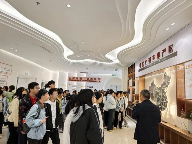 这杯酒,酿了42年!泸县建校,如何种出乡村振兴的“青春味道”?(图4) 4.jpg