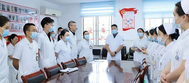 泸州1男1女肺里长出“大菊花”！