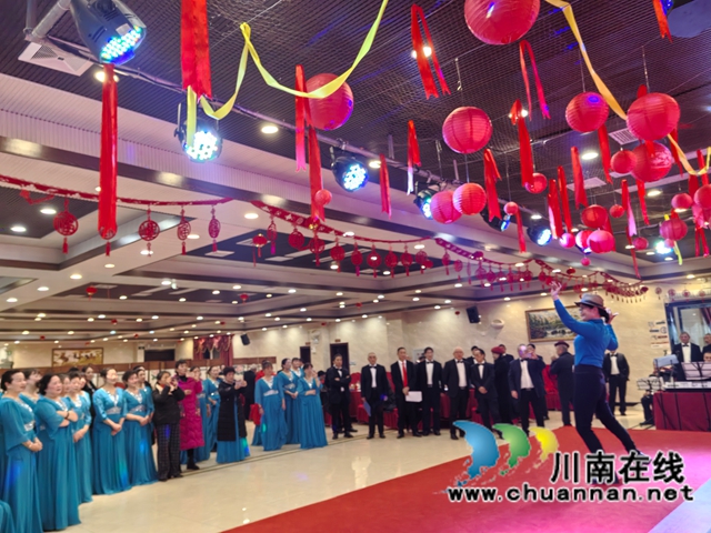 独舞帽子舞（曾佐然摄）.jpg
